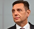 Россия, в отличие от Запада, никогда не шантажировала Сербию, заявил Вулин