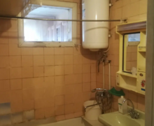 Продаётся 3-комн. квартира, 42.8 м²