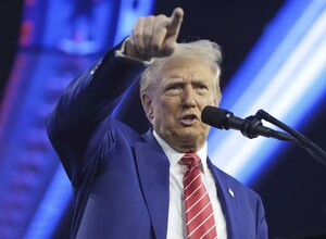 Трамп поручил организовать телефонный разговор с Путиным