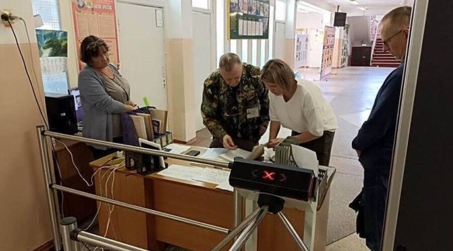 Внеплановую проверку охраны провели в школах Владивостока